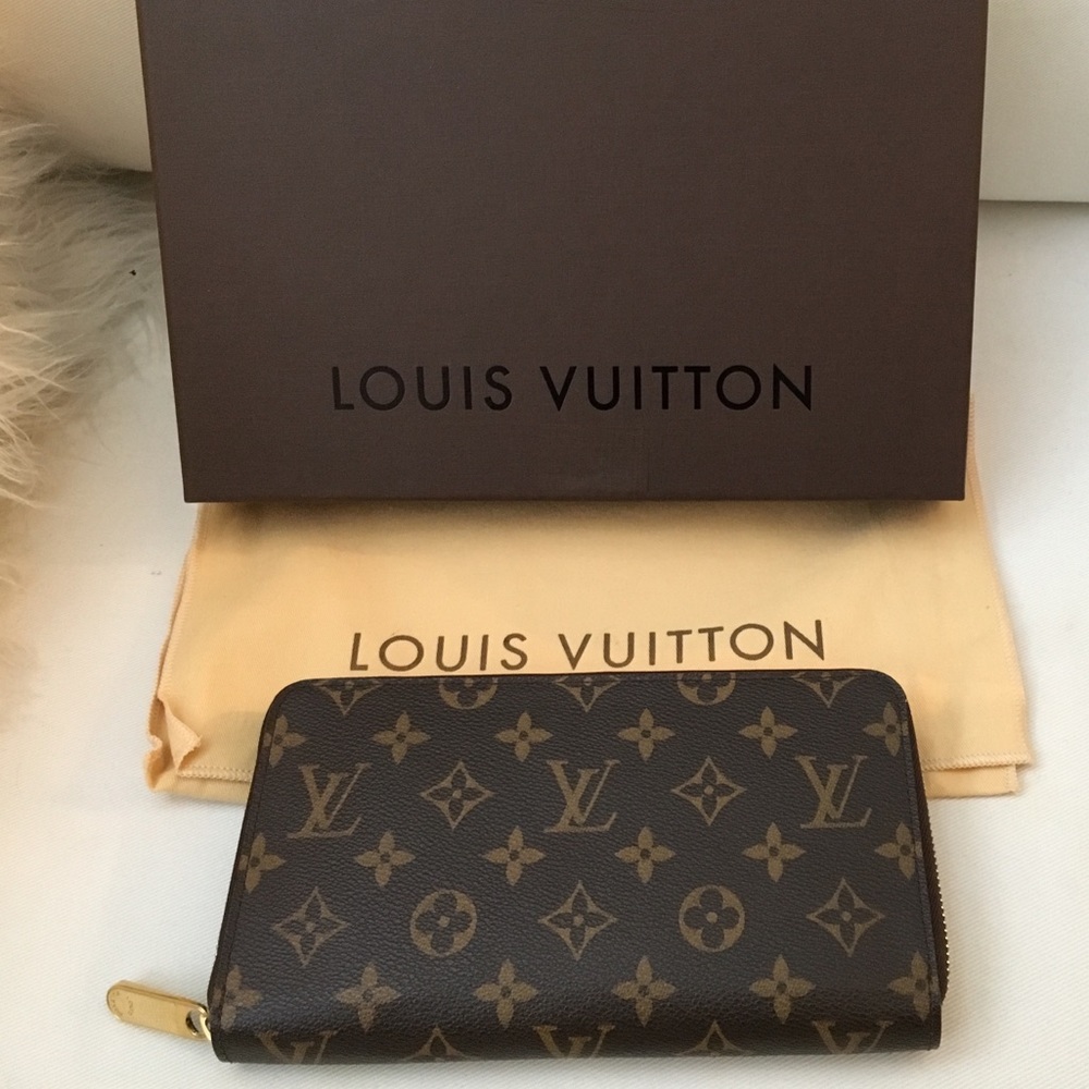 SOLD!  Authentic Louis Vuitton Zippy Wallet